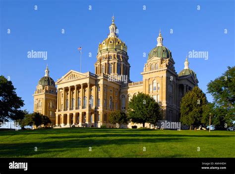 what state has the capital des moines|Iowa State Capitol .